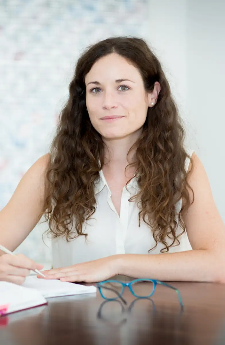 Photo portrait paris dans des bureaux d'une avocate