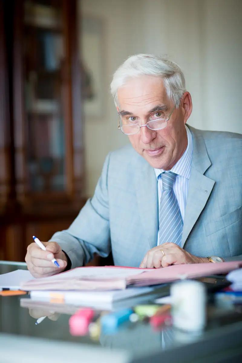 Photo portrait paris dans des bureaux d'un avocat
