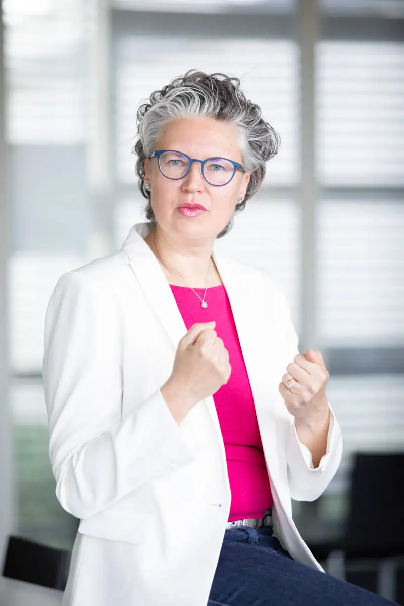 Photo portrait Paris d'une femme d'affaires ambitieuse