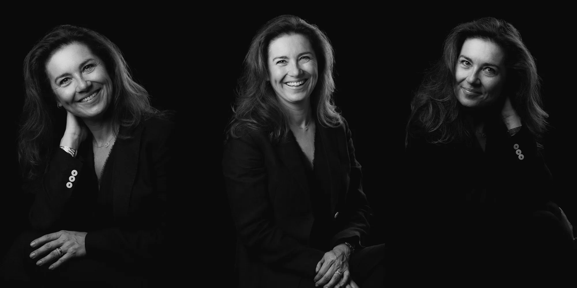 Photo portrait paris en studio au format tryptique d'une femme dirigeante en noir et blanc